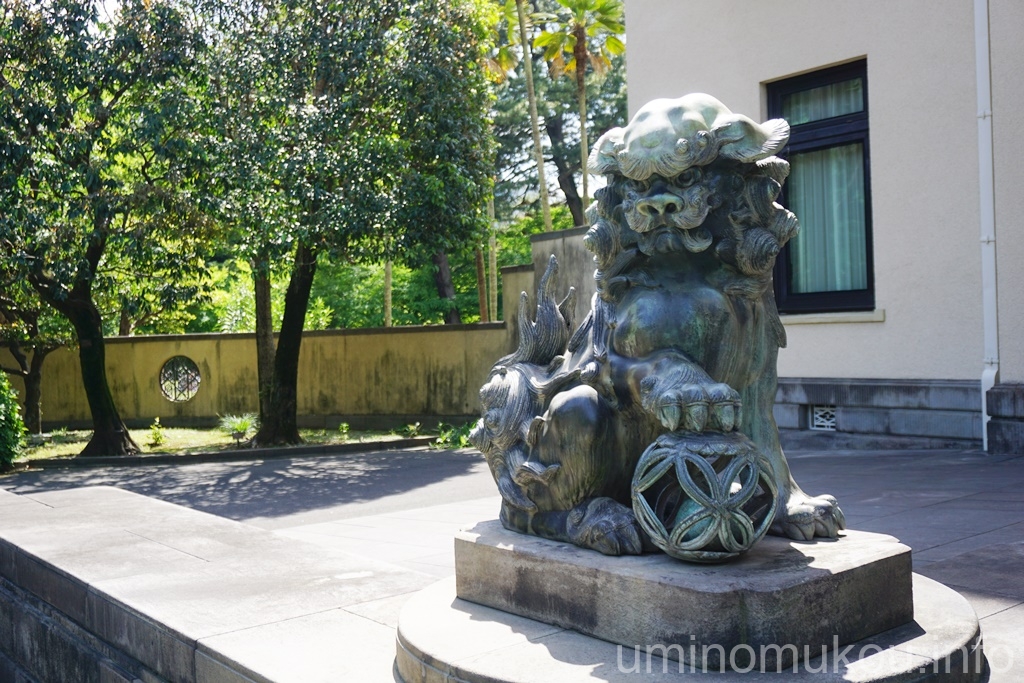 朝香宮邸の前の狛犬